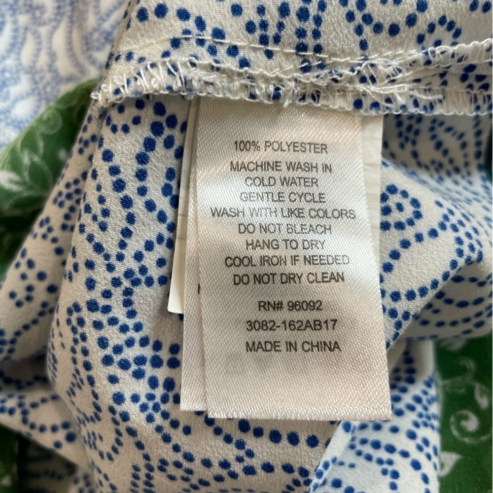 Dalia sleeveless top size small. Beautiful floral
lightweight fabric. - Picture 6 of 6